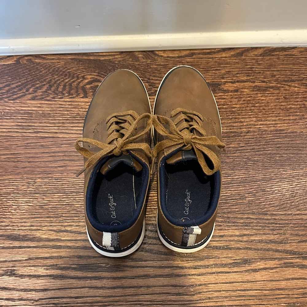 Cat and Jack Brown Little boy’s dress shoes